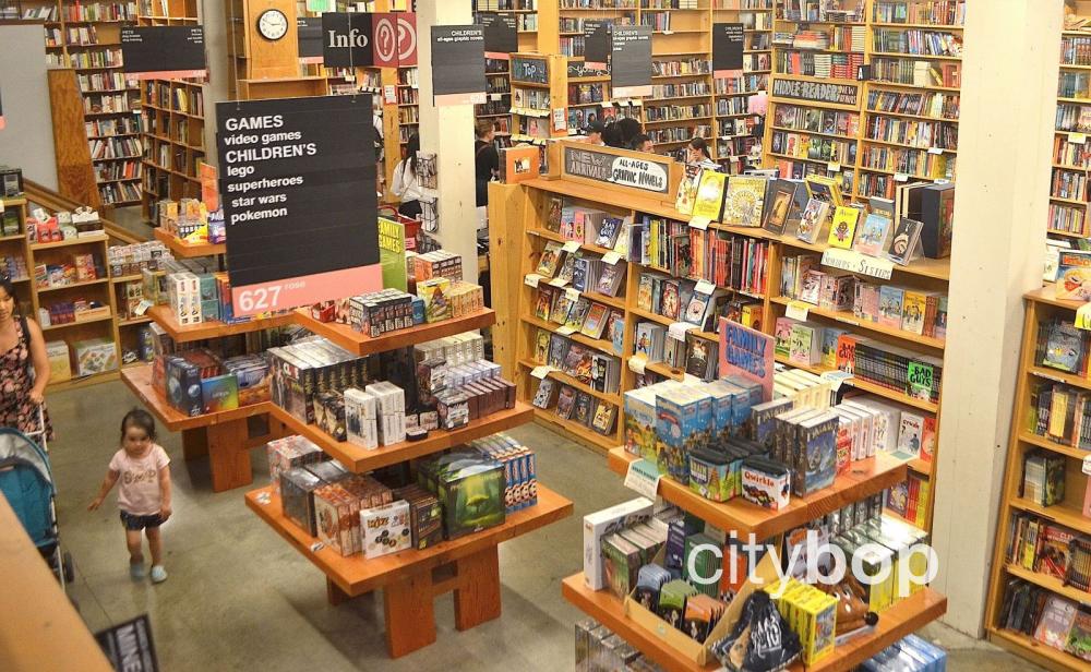 5 BEST Things to Do at Powells Books CityBOP