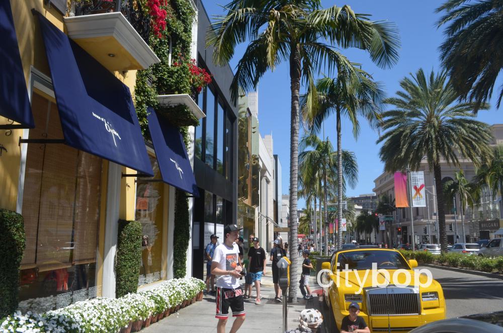 Walking Beverly Hills, Rodeo Drive, Luxury Shopping Street, Los